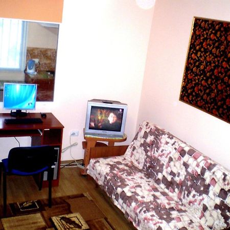 1 Ком Квартира 1 Этаж 3 Дивана, Wi-Fi, Центр Города, Садовая-Чкалова "Сильпо" И "Атб" Отдельный Дом 2 Этажа Nikolayev Exterior foto